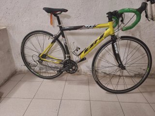 Bicicleta da strada BH