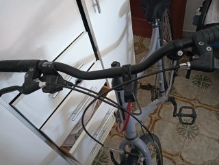 Bicicleta de carrera en buen estado