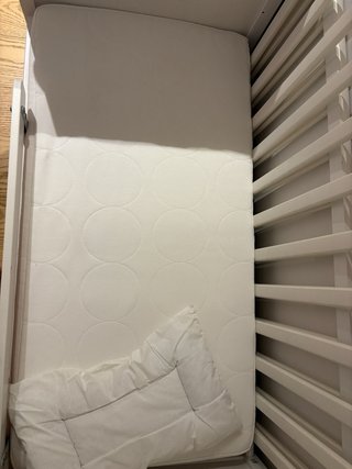 Cuna IKEA SUNDVIK + colchón + barandilla