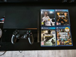Consola PS4 Negra + Mando + 4 Juegos