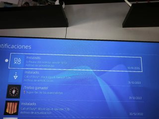 Consola PS4 Negra + Mando + 4 Juegos