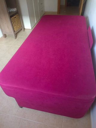 Cama individual rosa de terciopelo