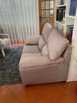 Sofá de 2 lugares em tecido