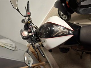 Kawasaki Z750 Naked Blanca y Negra