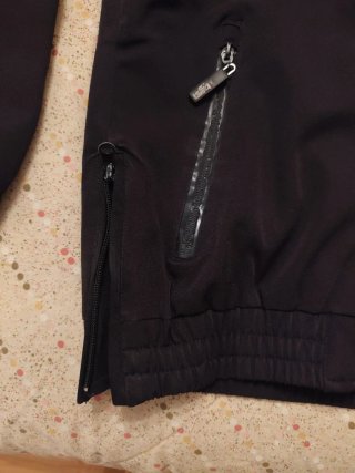Cazadora de trabajo marca Issa, Talla S, Negra