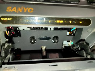 Radio Sanyo M-1775F lanzado en 1993.