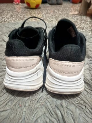 Zapatillas Adidas Negras y Moradas