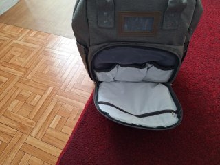 Mochila de maternidad gris. Mochila cama