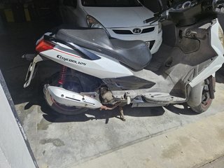 Moto Scooter SYM 125cc Blanca y Negra