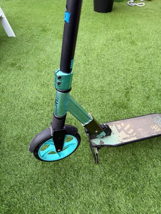 Patinete infantil verde y azul