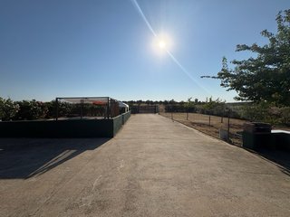 Se vende parcela con piscina