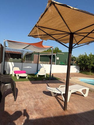Se vende parcela con piscina