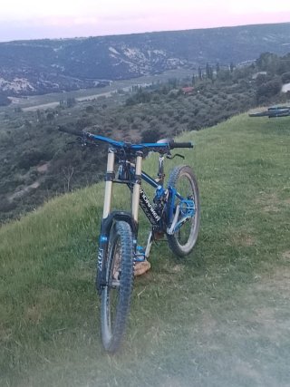 *URGE VENTA* Bicicleta Mondraker Summum DH