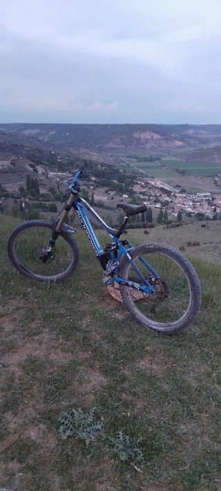 *URGE VENTA* Bicicleta Mondraker Summum DH