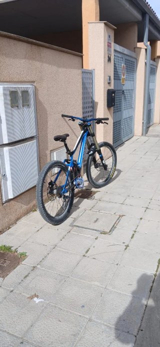 *URGE VENTA* Bicicleta Mondraker Summum DH