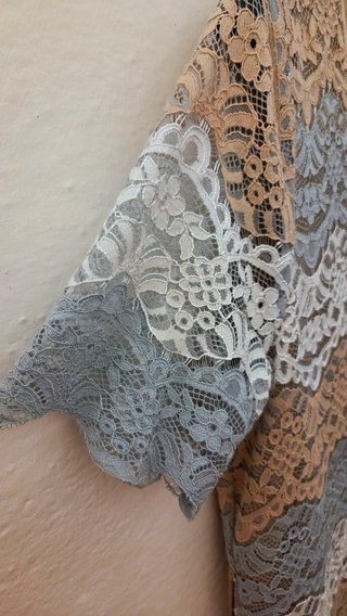Abito donna corto in pizzo a fasce multicolore