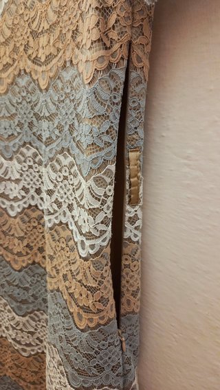 Abito donna corto in pizzo a fasce multicolore