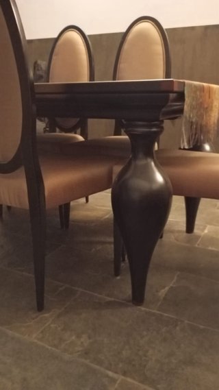 Mesa de comedor  extensible madera maciza oscura