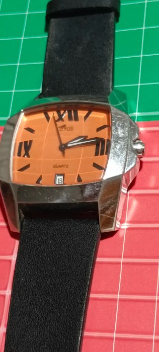 Reloj Lotus Cuadrado Naranja