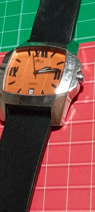 Reloj Lotus Cuadrado Naranja