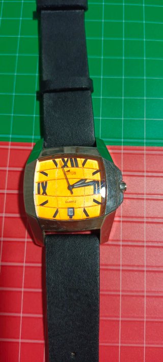 Reloj Lotus Cuadrado Naranja