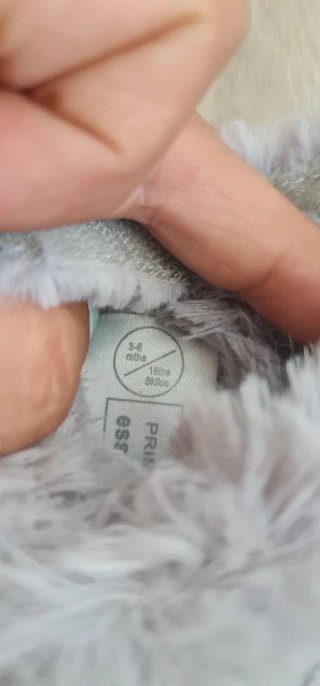 Botinhas de bebé em pelo sintético cinza