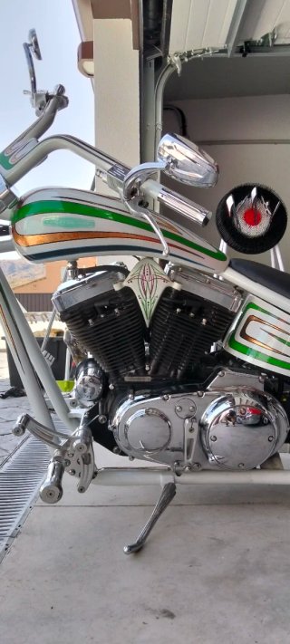 Harley-Davidson Chopper Verde y Blanca