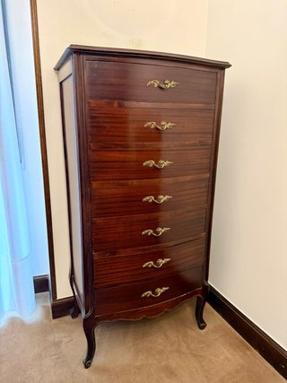 Lote: 2 mesitas, 1 cómoda, 1 cabecero