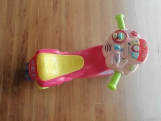 Moto correpasillos musical infantil