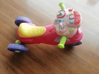 Moto correpasillos musical infantil