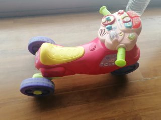 Moto correpasillos musical infantil