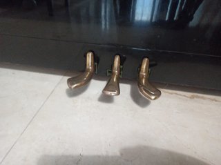 Piano de pared Yamaha negro