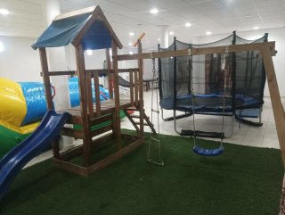 Parque infantil madera columpio tobogán