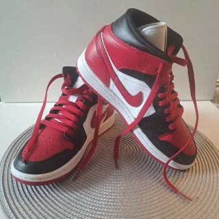 Nike Air Jordan 1 Mid Bred Toe
