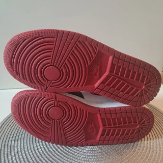 Nike Air Jordan 1 Mid Bred Toe