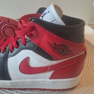 Nike Air Jordan 1 Mid Bred Toe