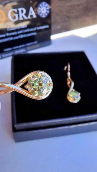 Pendientes Moissanita Verde Oro