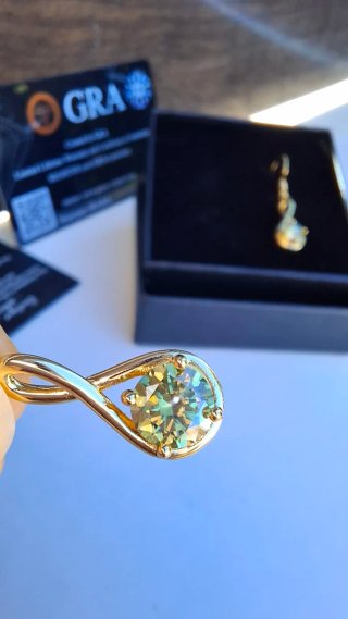 Pendientes Moissanita Verde Oro