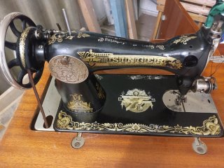 Máquina de coser Singer antigua