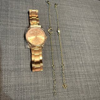 Reloj Analógico + 2 Pulseras Doradas