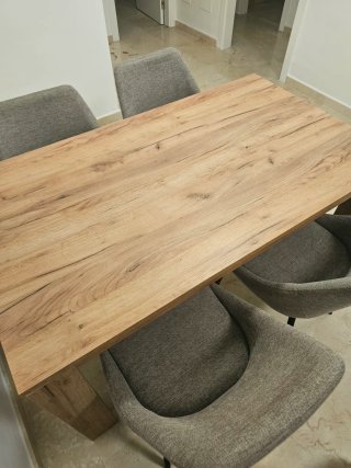Mesa de comedor y 4 sillas