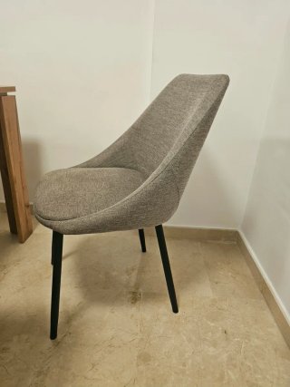 Mesa de comedor y 4 sillas