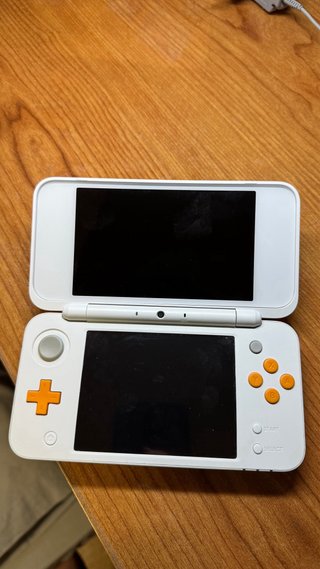 Nuovo Nintendo 2DS XL Arancione/Bianco