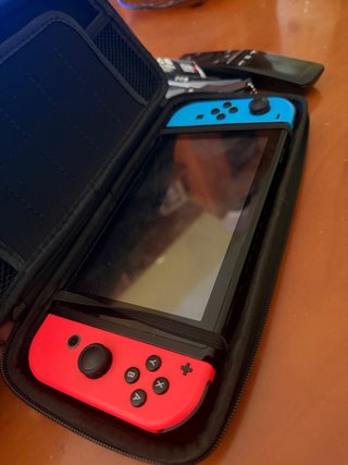 Nintendo Switch con Joy-Cons Azul y Rojo