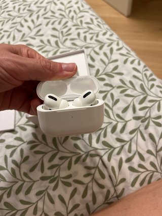 AirPods con Custodia di Ricarica Apple