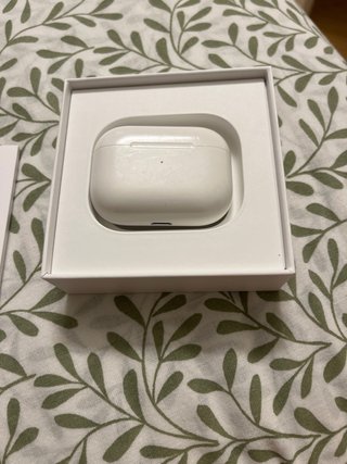 AirPods con Custodia di Ricarica Apple