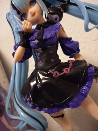 Figura Hatsune Miku Morada y Negra