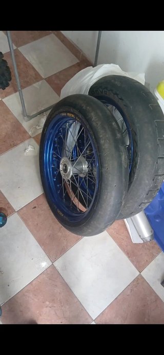 Neumáticos Slick para supermotard