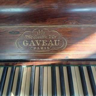 Piano antiguo GAVEAU París