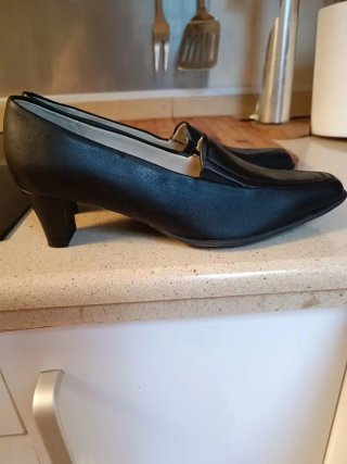 Zapatos de tacón medio negros